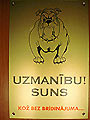 Uzmanbu! Suns ko bez brdinjuma